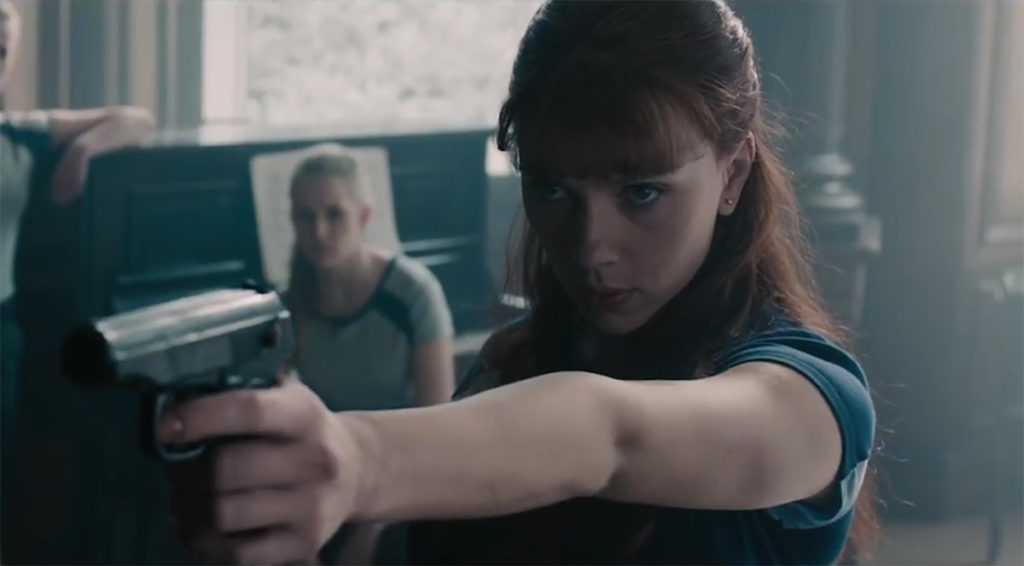 Natasha w Red Roomie. Kadr z filmu <em>Avengers: Czas Ultrona</em>, reż. Joss Whedon, 2015.
